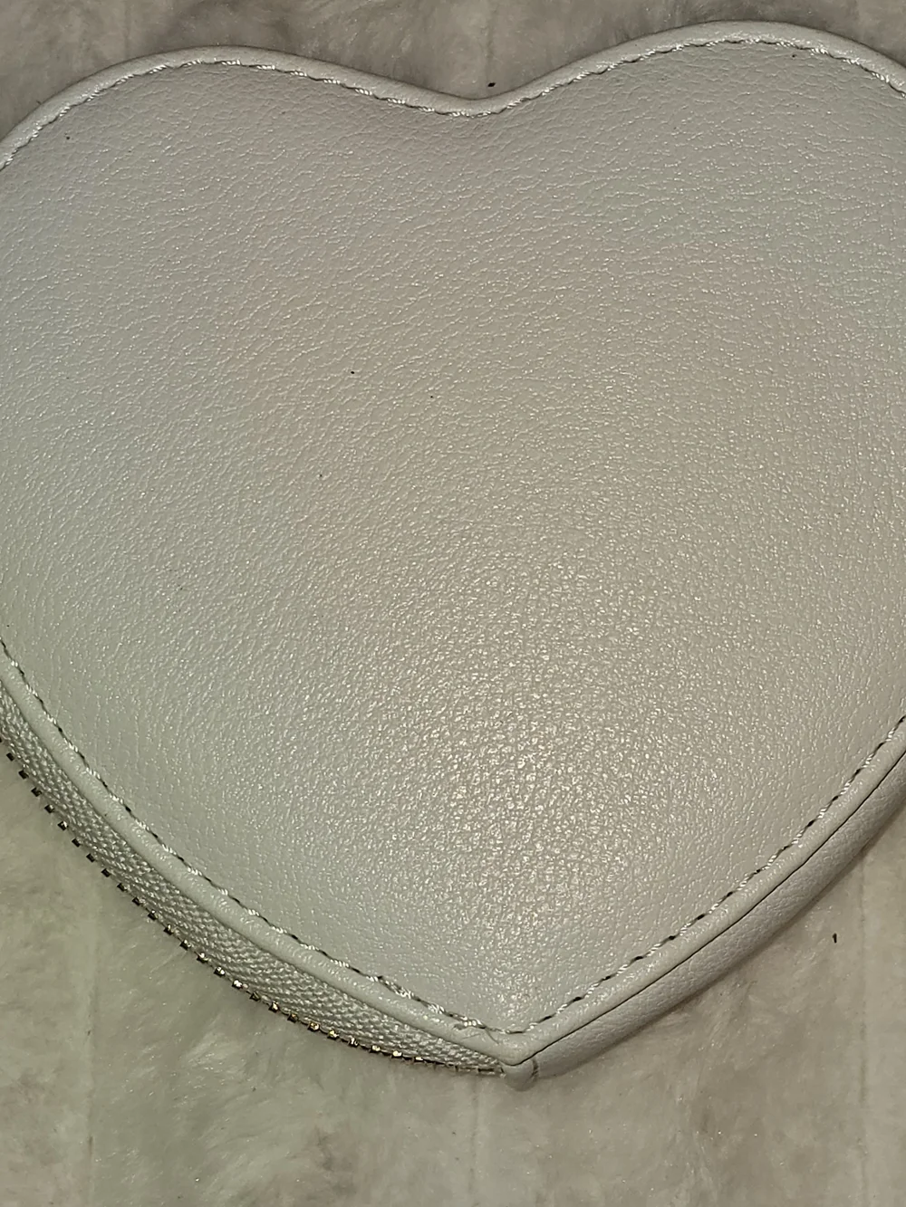 Juicy Couture White Heart Crossbody Bag with Gold Chain